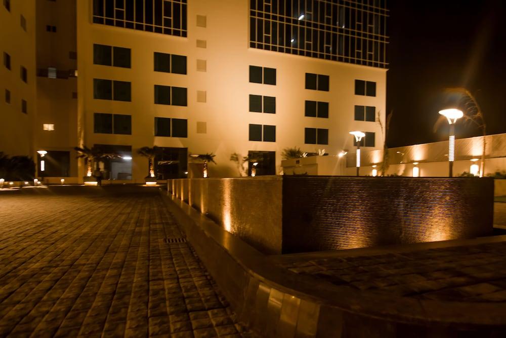 Lemon Tree Hotel, Sector 60, Gurugram Gurgaon Eksteriør billede